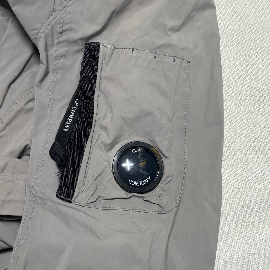 100 C.P. 컴퍼니 후드고글 그레이 바람막이 자켓  상품이미지8