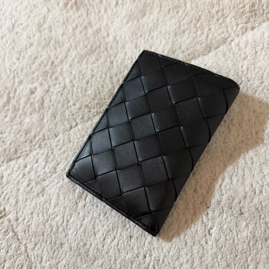 [OS] 25FW 보테가베네타 인트레치아토 플랩 카드지갑 케이스 상품이미지2