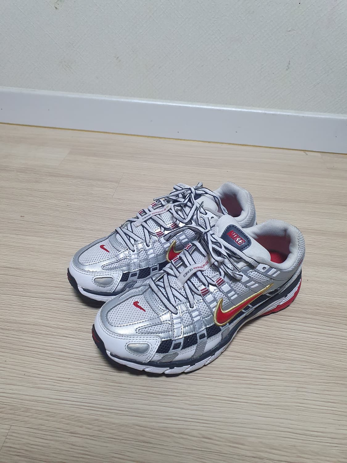 나이키 P-6000 실버 레드 운동화 245 상품이미지4