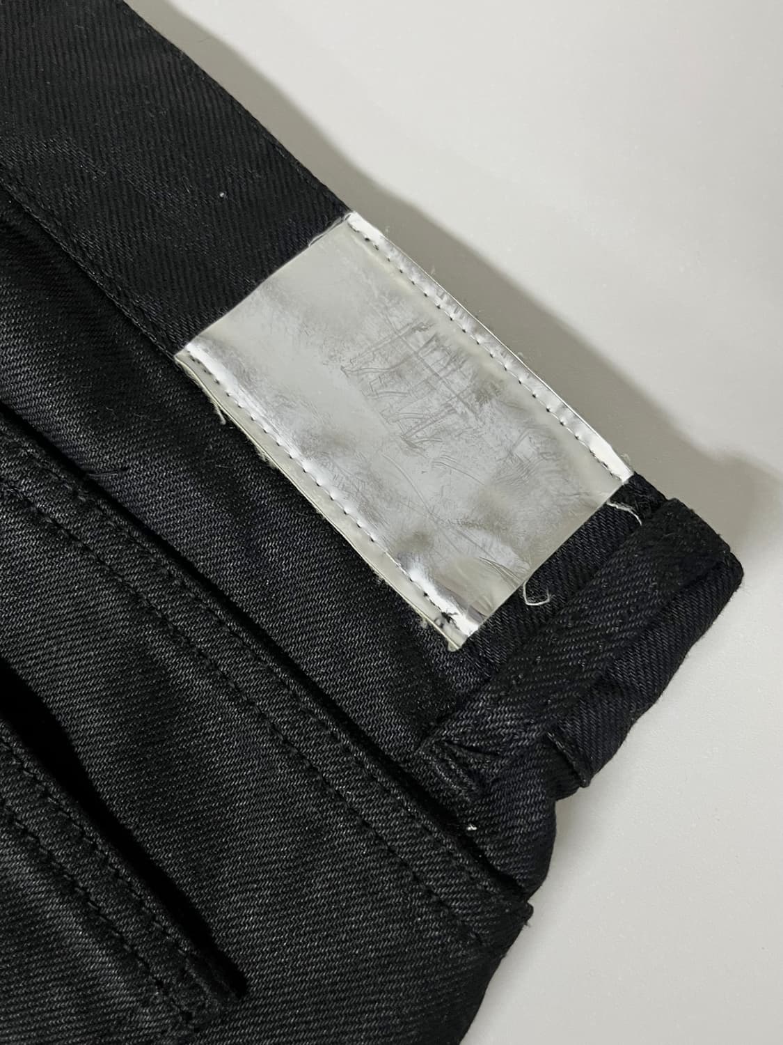 48) 메종미네드 백 지퍼 데님 트라우저 블랙 상품이미지4