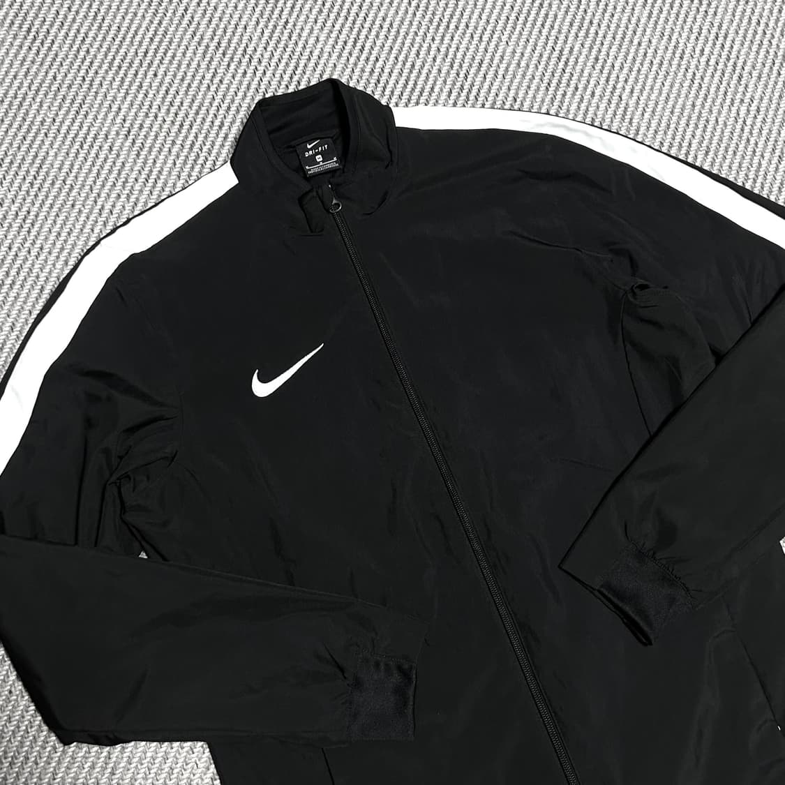 [M] Nike 나이키 검/흰 스우시 바람막이 자켓 상품이미지3