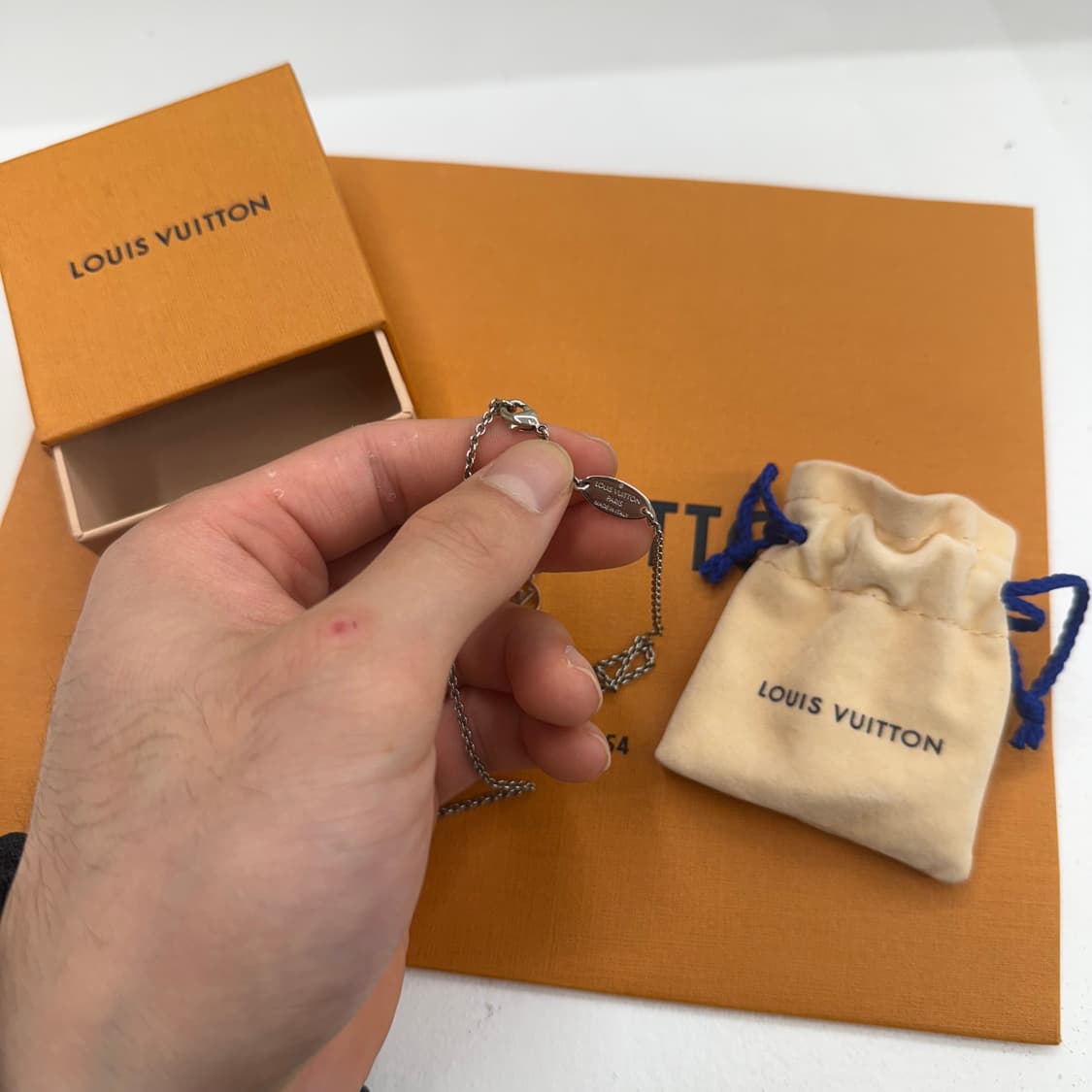 루이비통 에센셜 목걸이 실버 상품이미지4