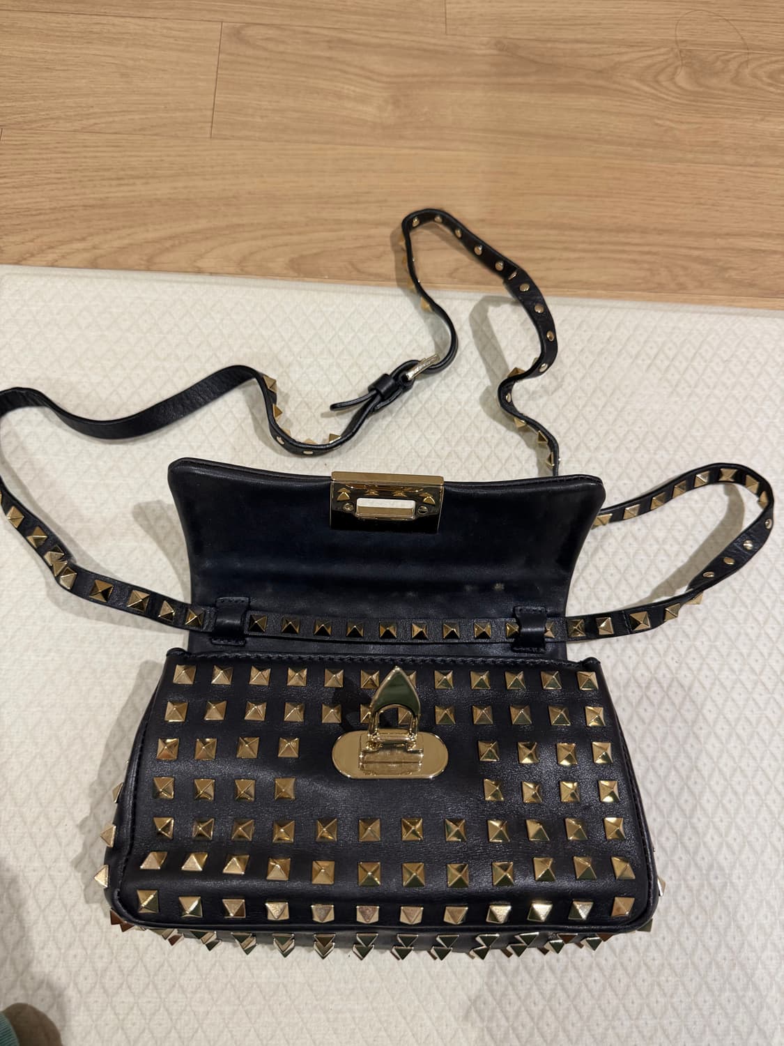 발렌티노 스터드 미니크로스백 상품이미지5