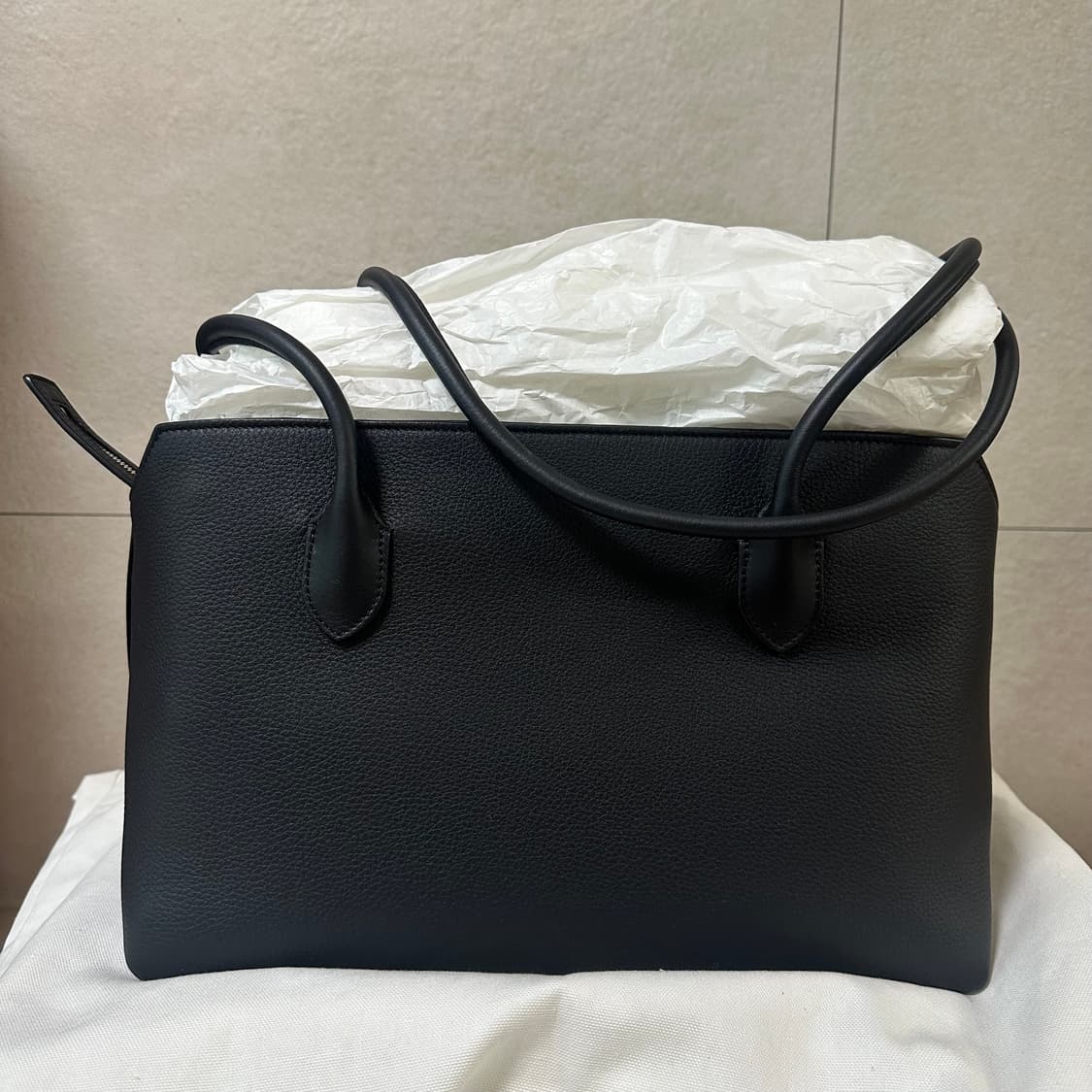 더로우 테라스백 블랙 새상품 상품이미지1