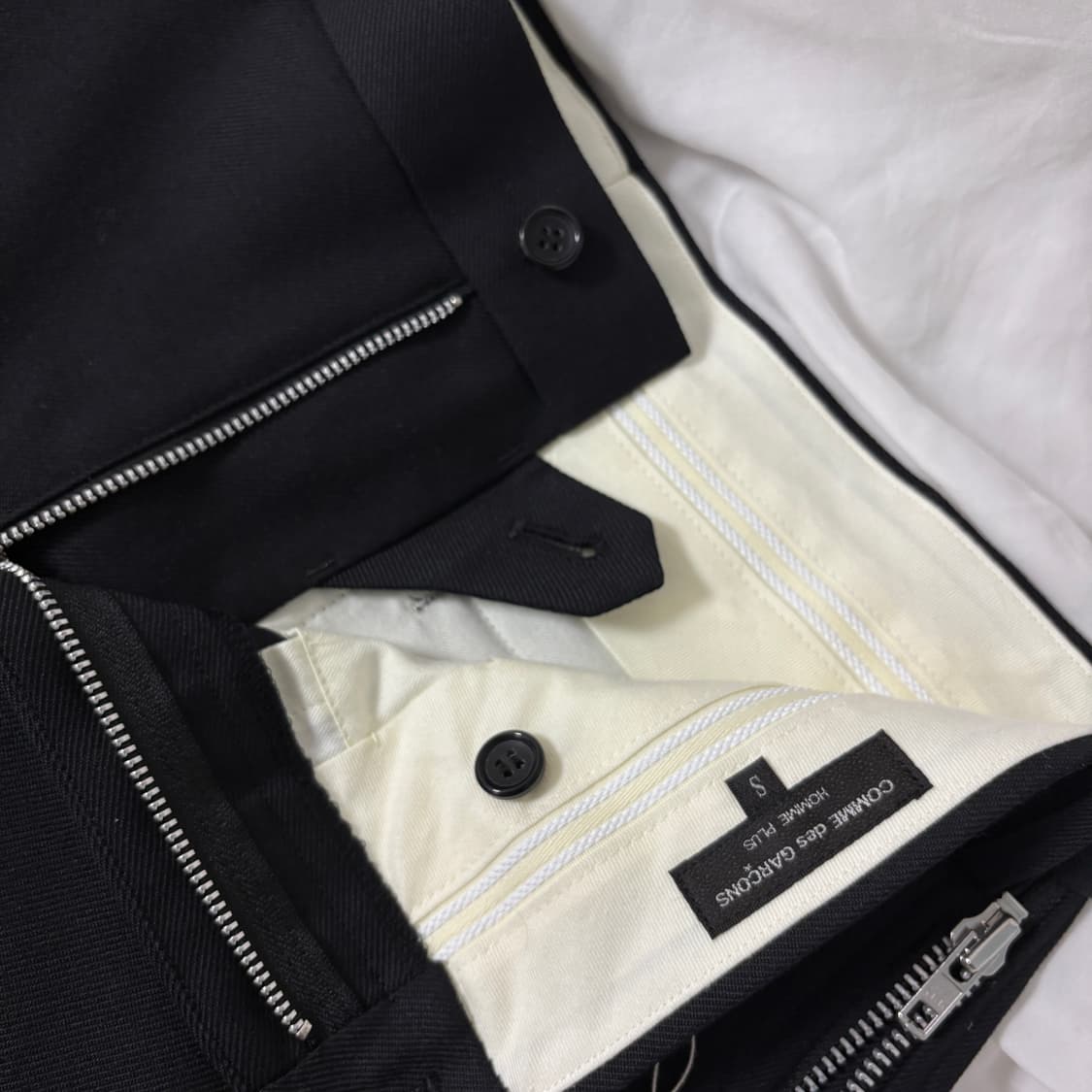 25ss 꼼데가르송 옴므플러스 side zip pants 상품이미지3