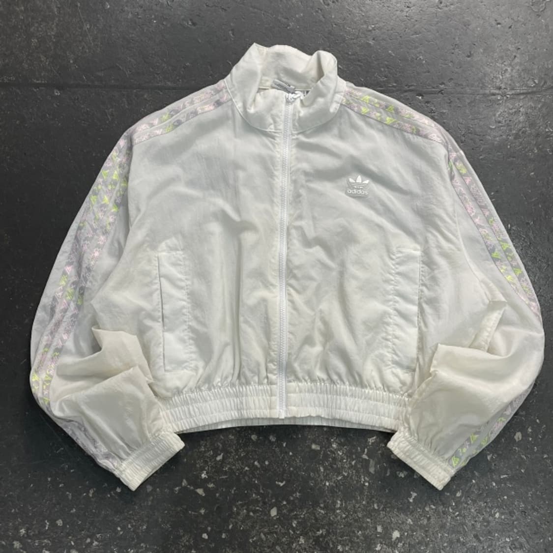 100 아디다스 크롭 바람막이  상품이미지1