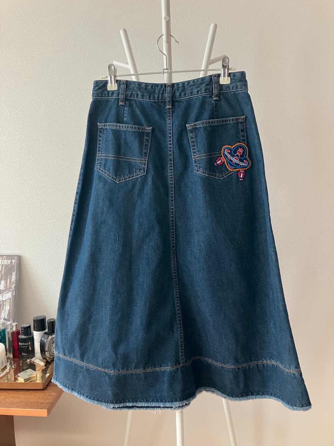 한섬 오즈세컨 자수장식 롱데님스커트 롱스커트 청치마 1사이즈 상품이미지4