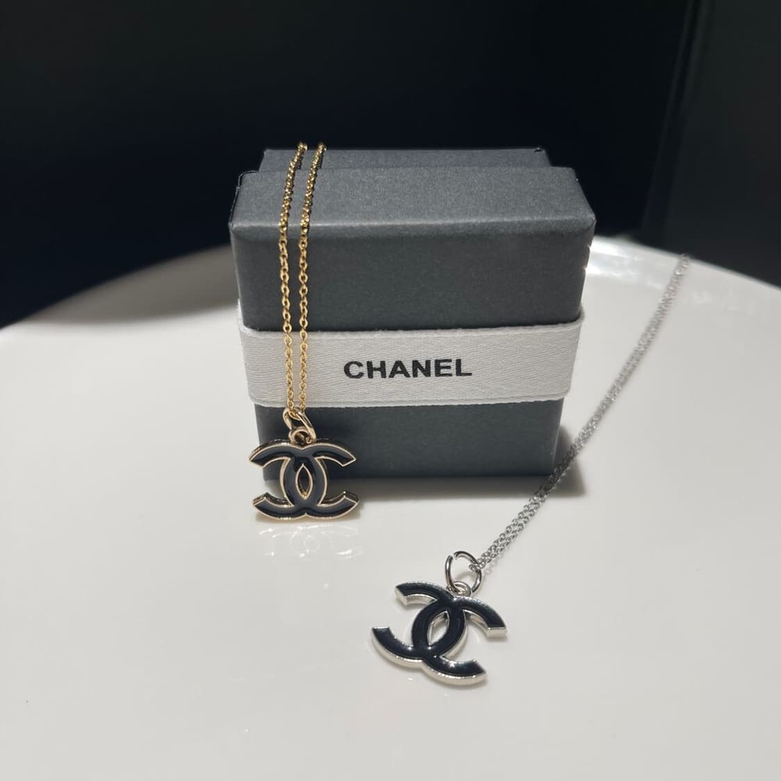 샤넬 빅 로고 에폭시 목걸이 상품이미지5