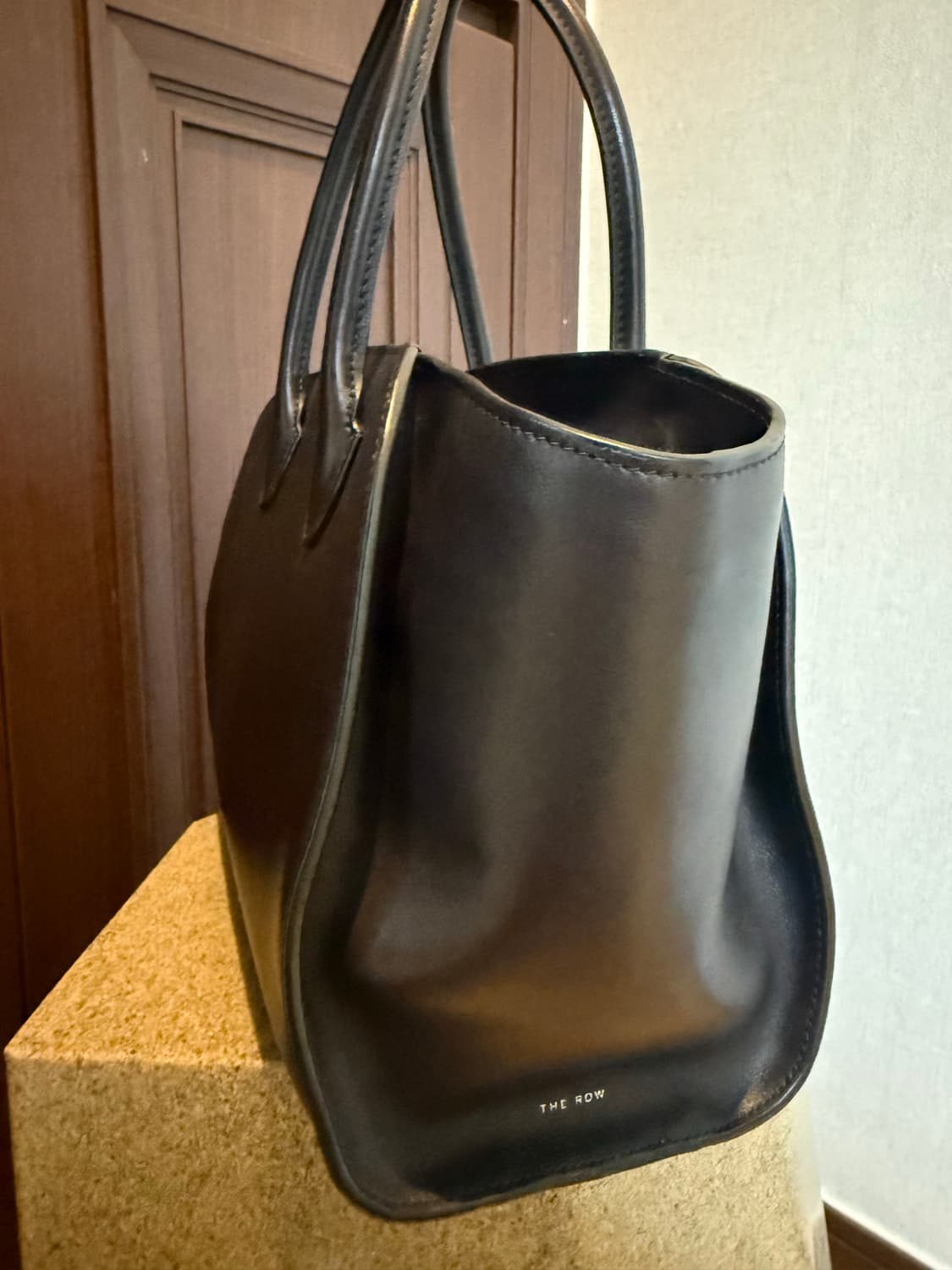 The row 더로우 말로백 12 새들 블랙 상품이미지3