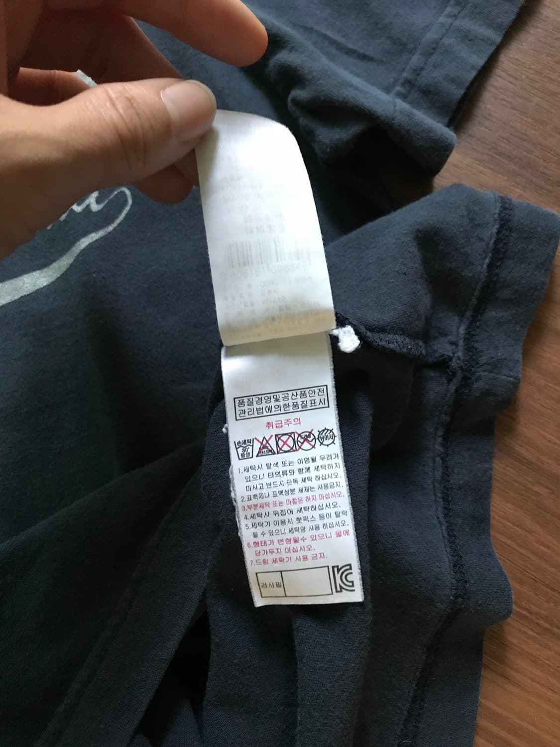 게스 중앙 프린팅 네이비 반팔티 상품이미지7