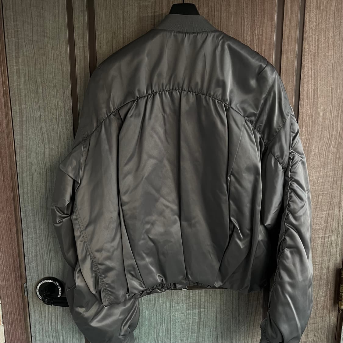 새상품)일꼬르소xOAM팩토리 셔링 MA-1 패딩점퍼 건메탈 상품이미지2