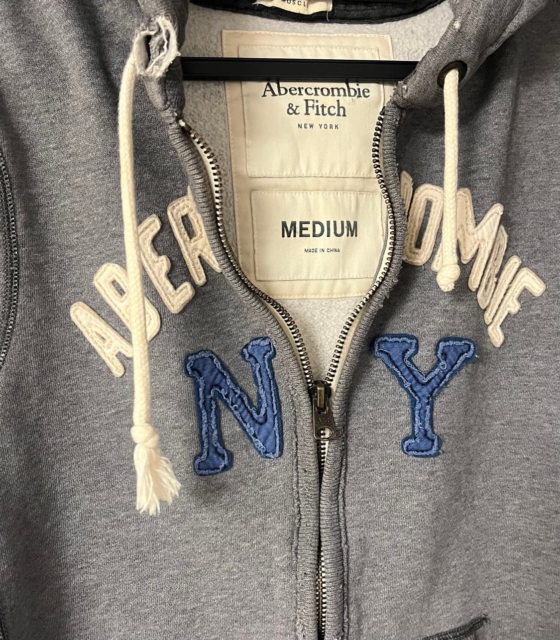 아베크롬비 스펠로고 뉴욕 후드집업 그레이 (M) 상품이미지4