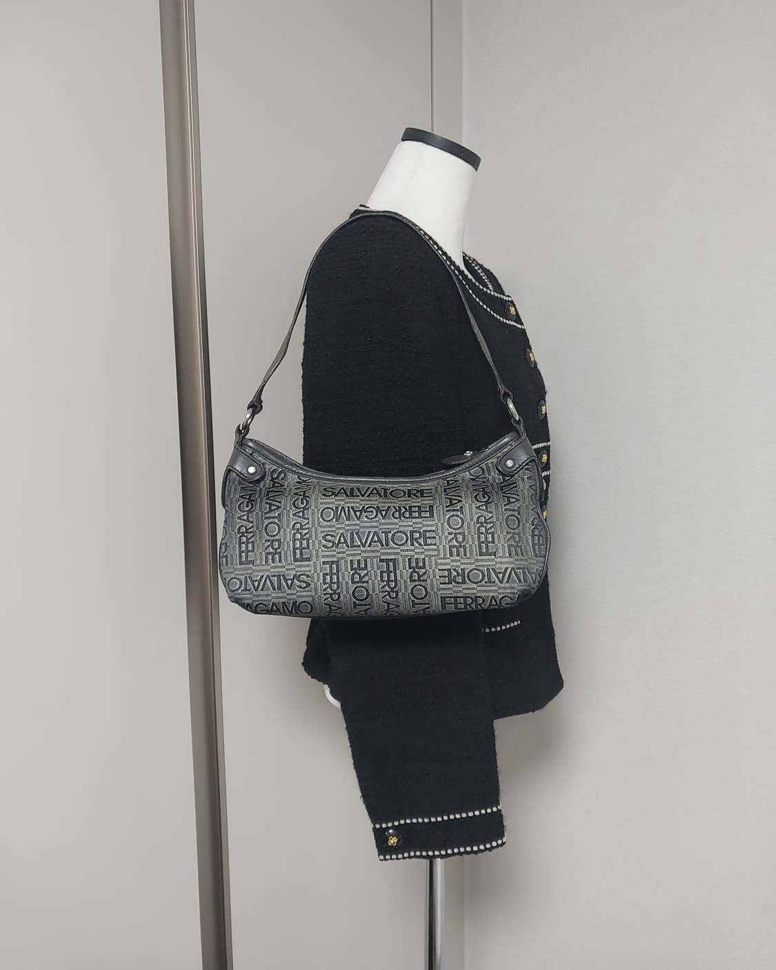 데일리♠️//페라가모 캔버스 로고 호보백 숄더백 상품이미지3