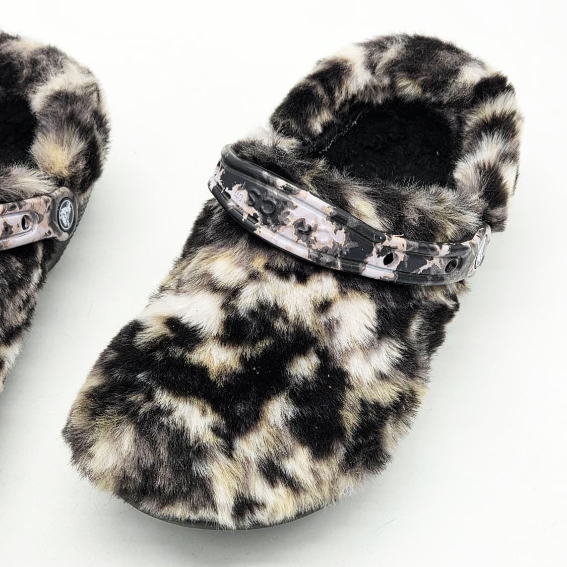  크록스 클래식 퍼 슈어 클로그 블랙 멀티 (M6 W8)   상품이미지4