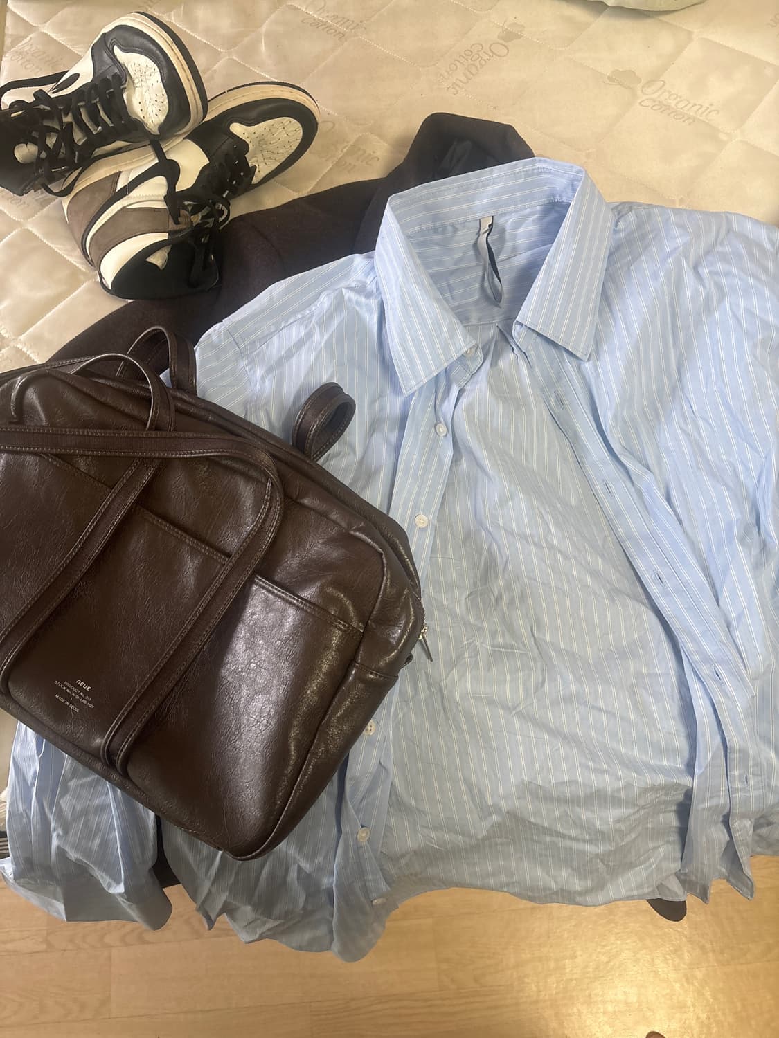 노이어 스트라이프 셔츠 노이에 더스트백 레더 운동화 상품이미지1