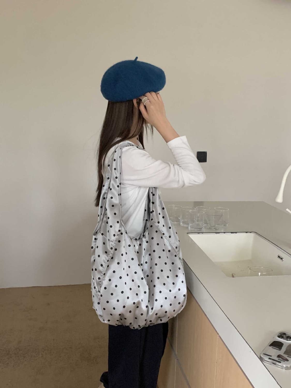 그레이 도트 숄더백 🤍 상품이미지1