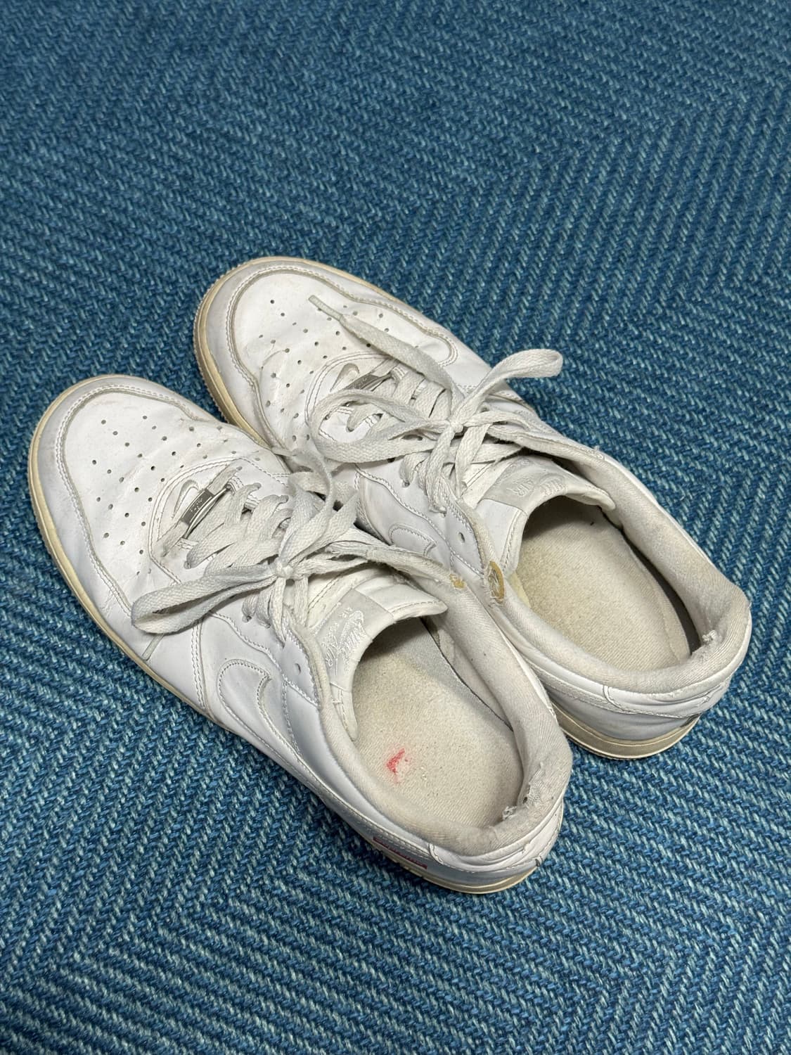 나이키 x 슈프림 에어포스 1 로우 화이트 상품이미지3