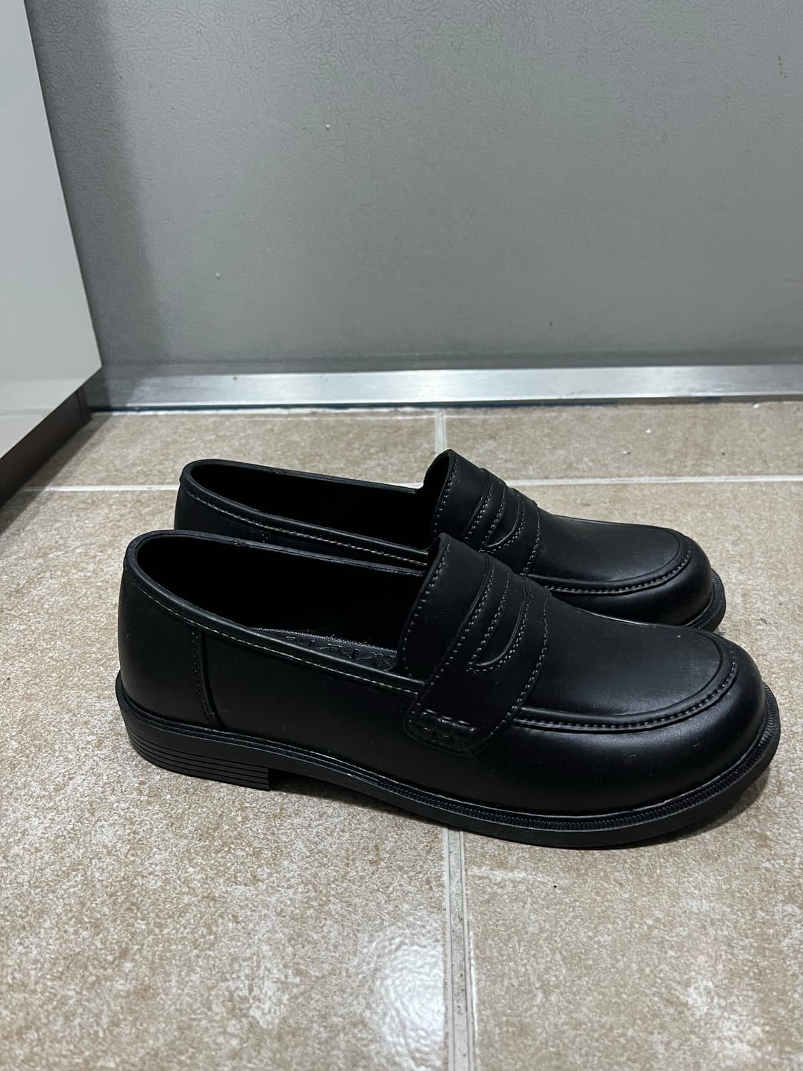 ‼️새상품) MARUGO 블랙 로퍼 미끄럼방지 245 상품이미지1