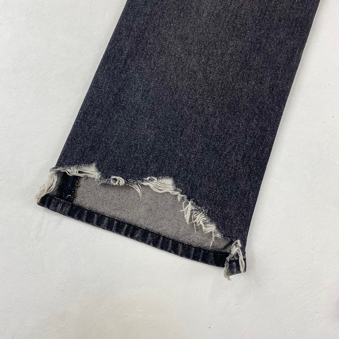 앤더슨벨 블랙 데미지 워싱 부츠컷 플레어 진 (32) 상품이미지6