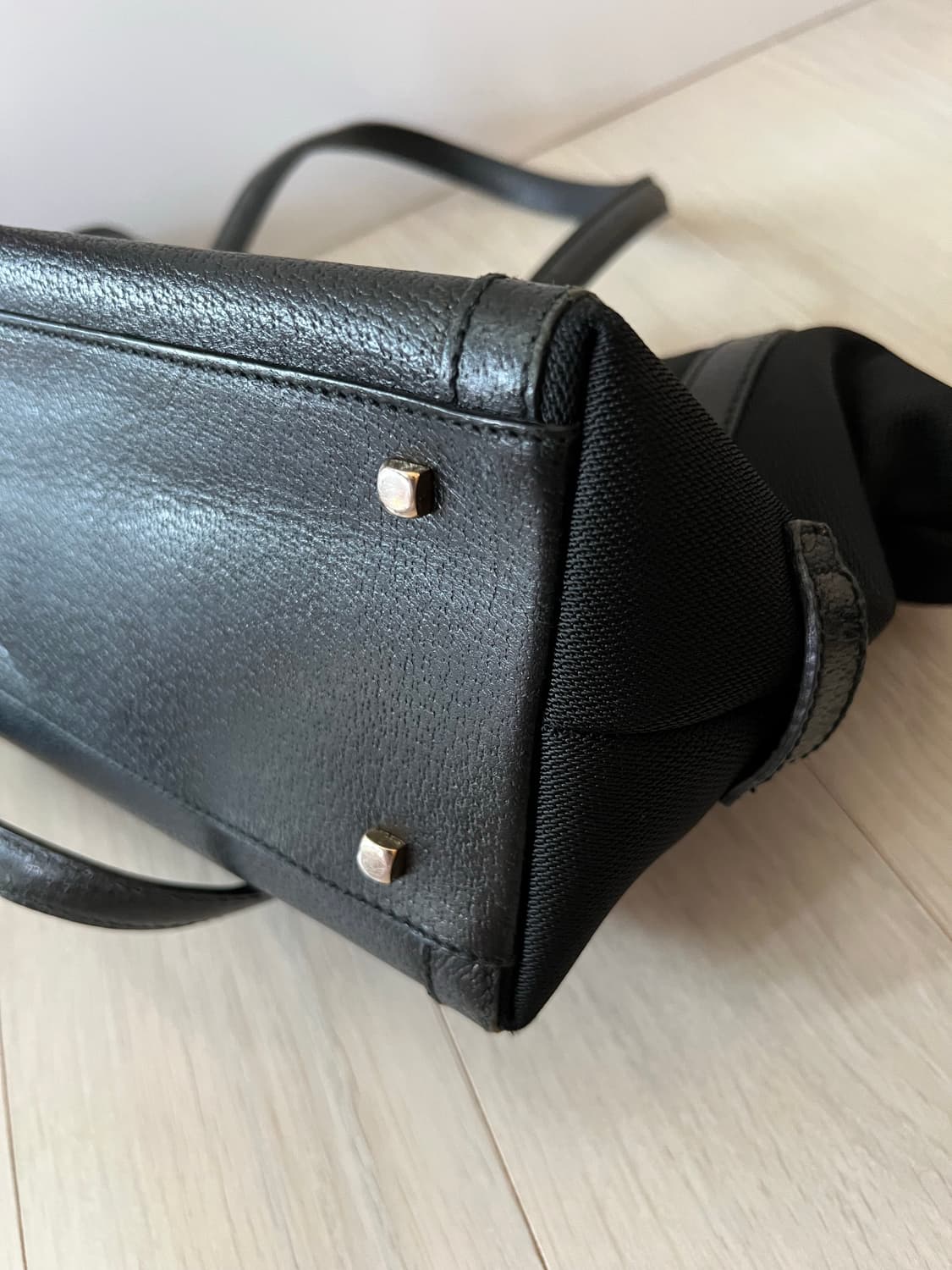  페라가모 블랙 캔버스 가죽 트림 핸드백 상품이미지8