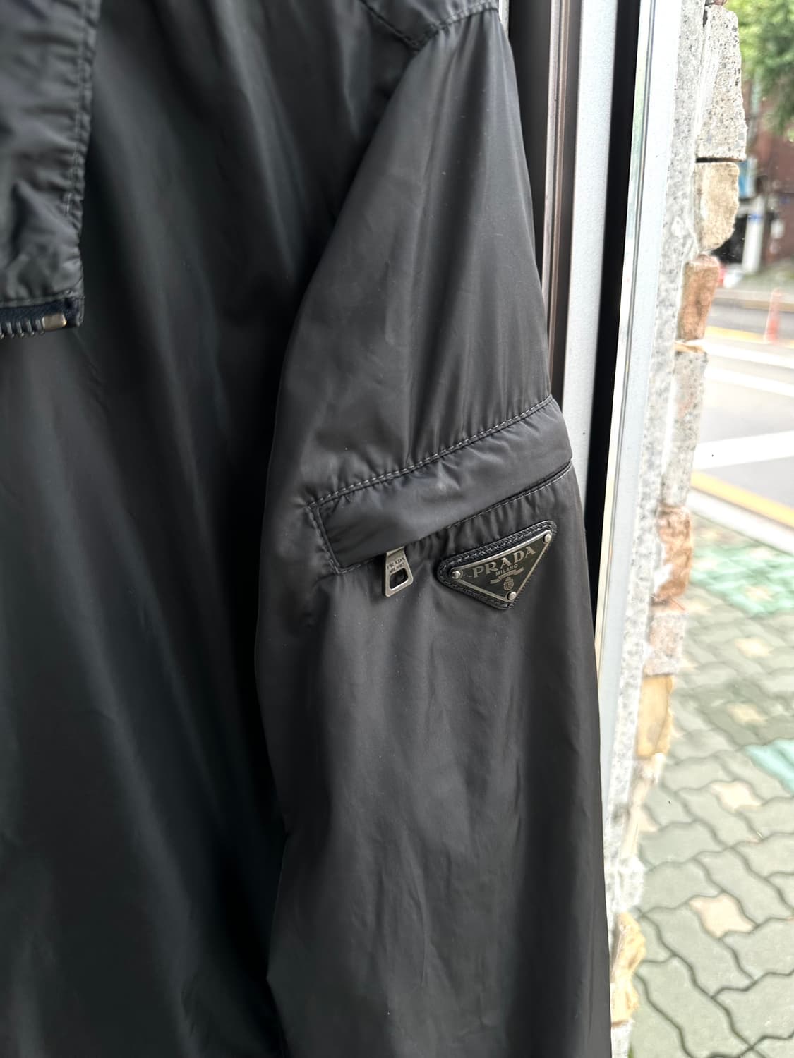 46/ 프라다 11AW 나일론 삼각로고 바람막이 상품이미지5