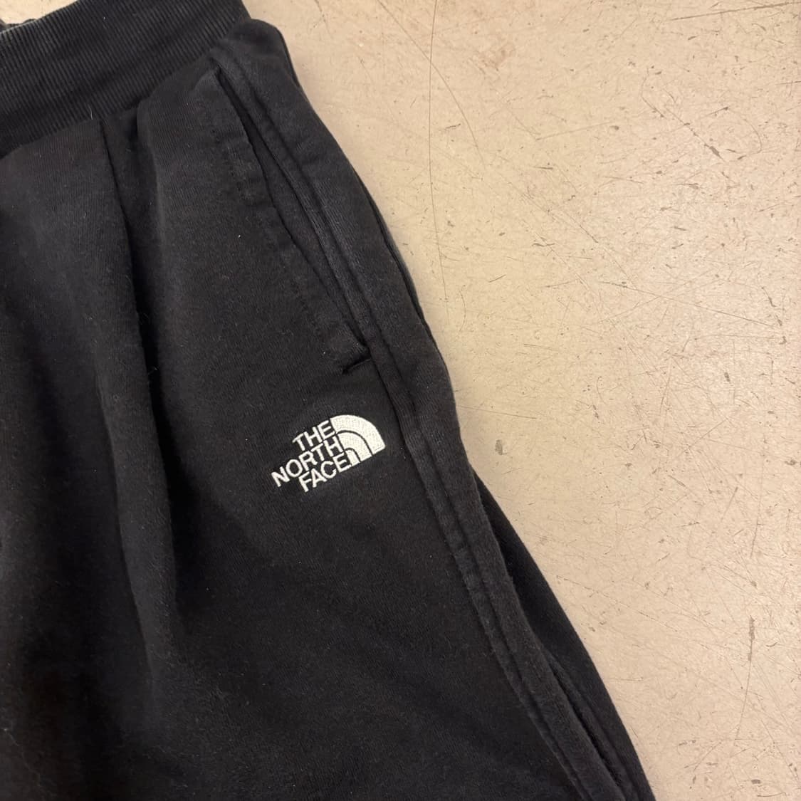 노스페이스 우먼 블랙 트레이닝 팬츠 상품이미지2