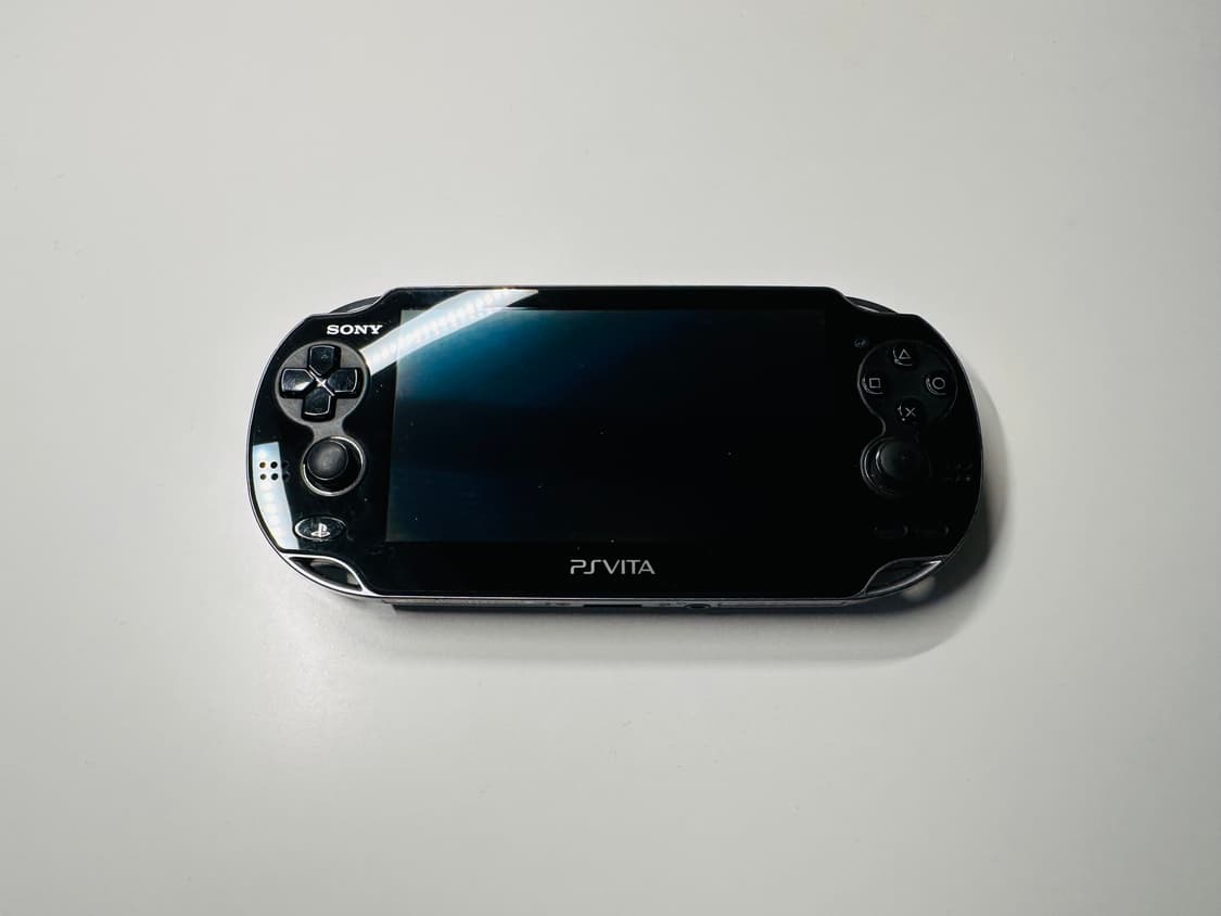 소니 PS Vita 1세대 OLED 피아노블랙 한글 정발판 + 구성품  상품이미지3