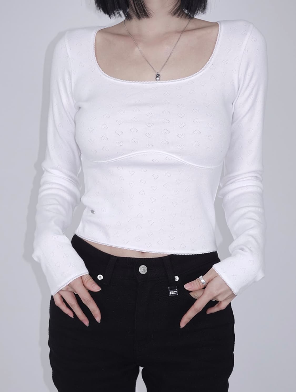(새상품) 페일제이드 하트 펀칭 레이스 티 화이트 롱 슬리브 티셔츠  상품이미지3