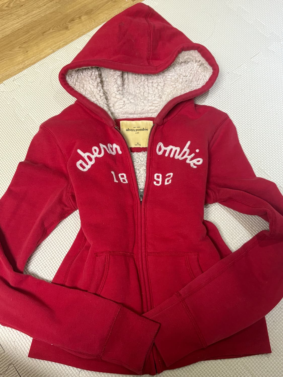 아베크롬비 키즈 울프죠 빨강 상품이미지1