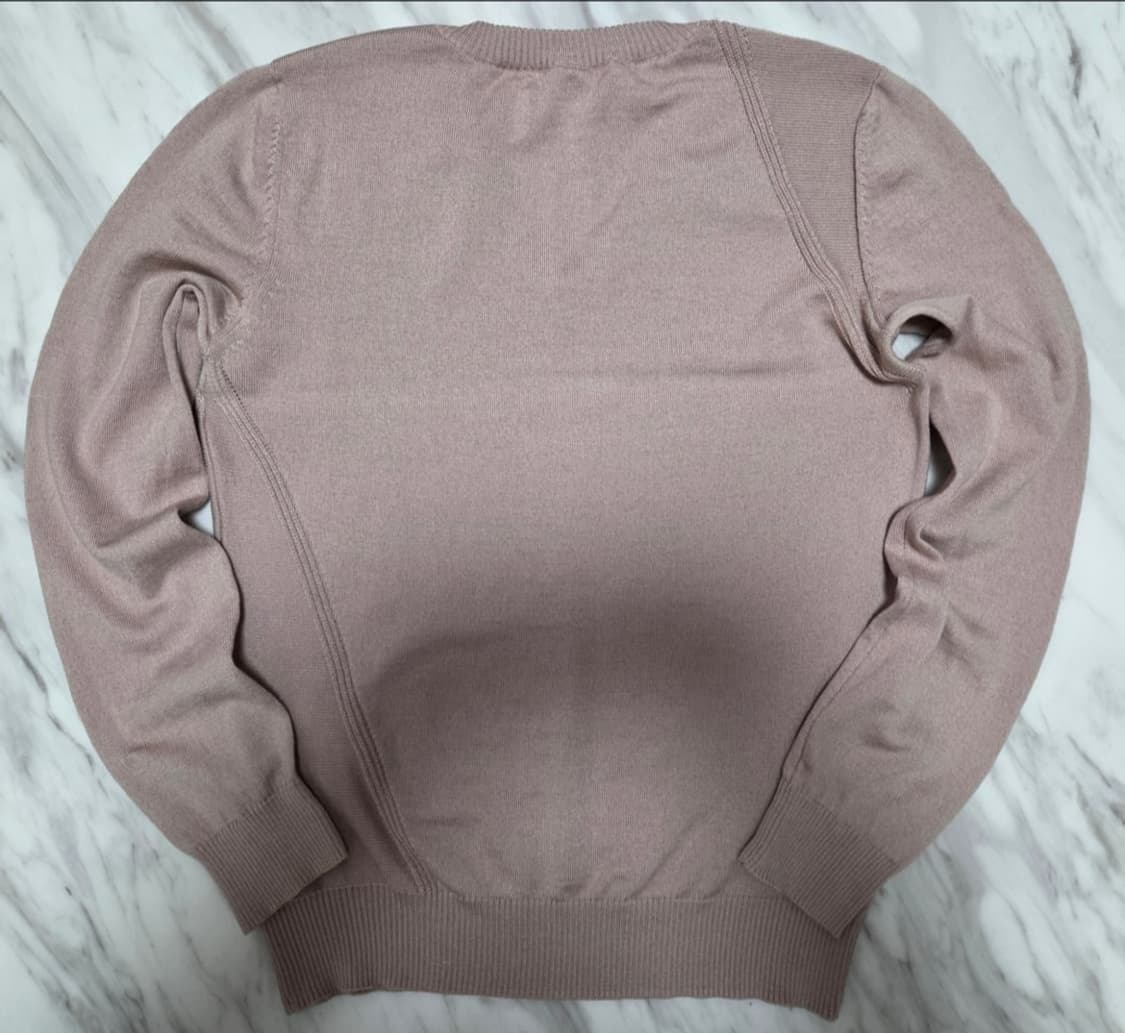 우영미 비대칭 버튼 브이넥 니트 상품이미지2