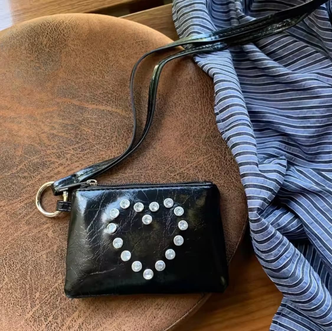 블랙 스터드 미니 크로스백 지갑 상품이미지4