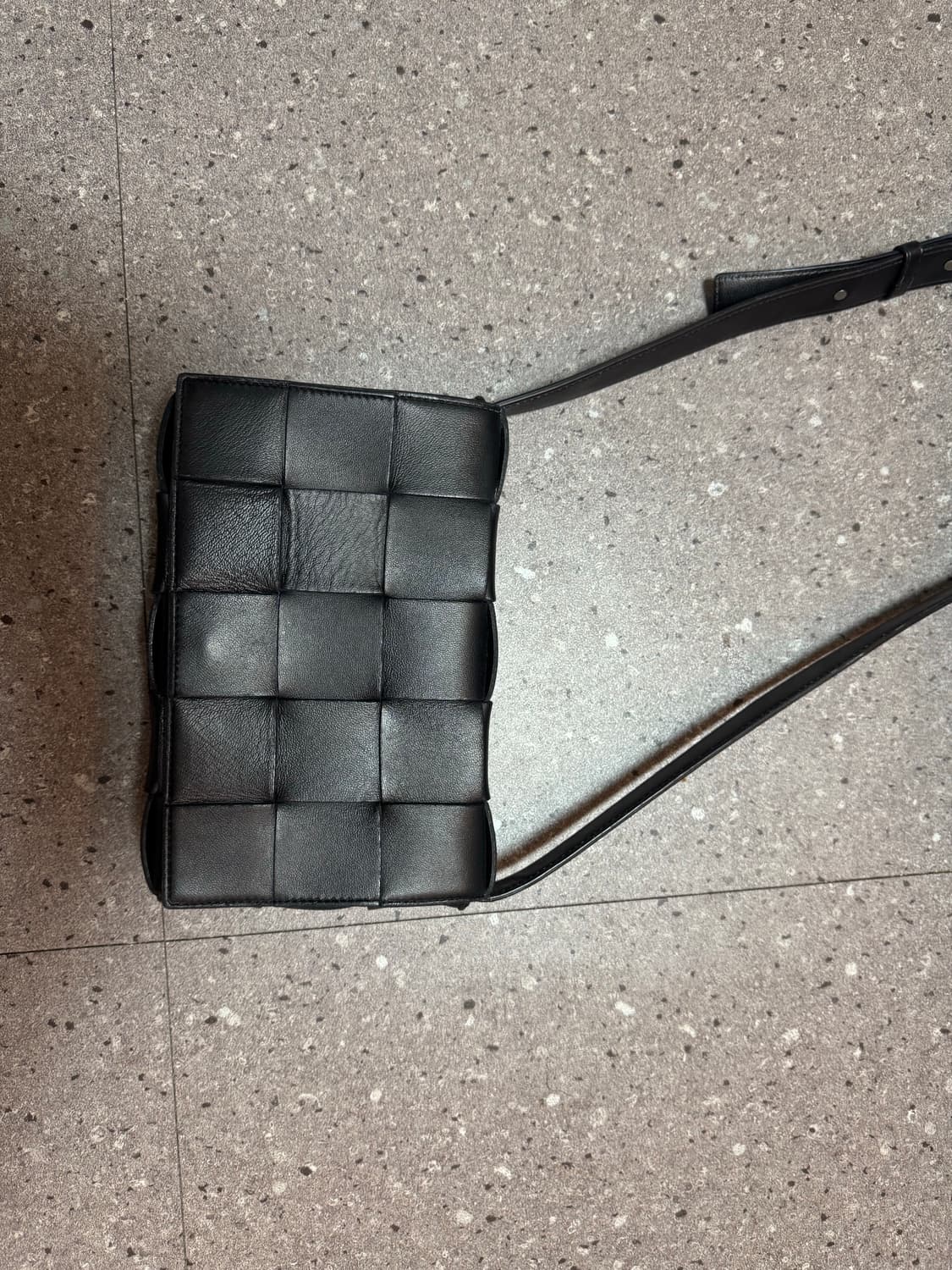 보테가 카세트백 판매합니다 상품이미지1