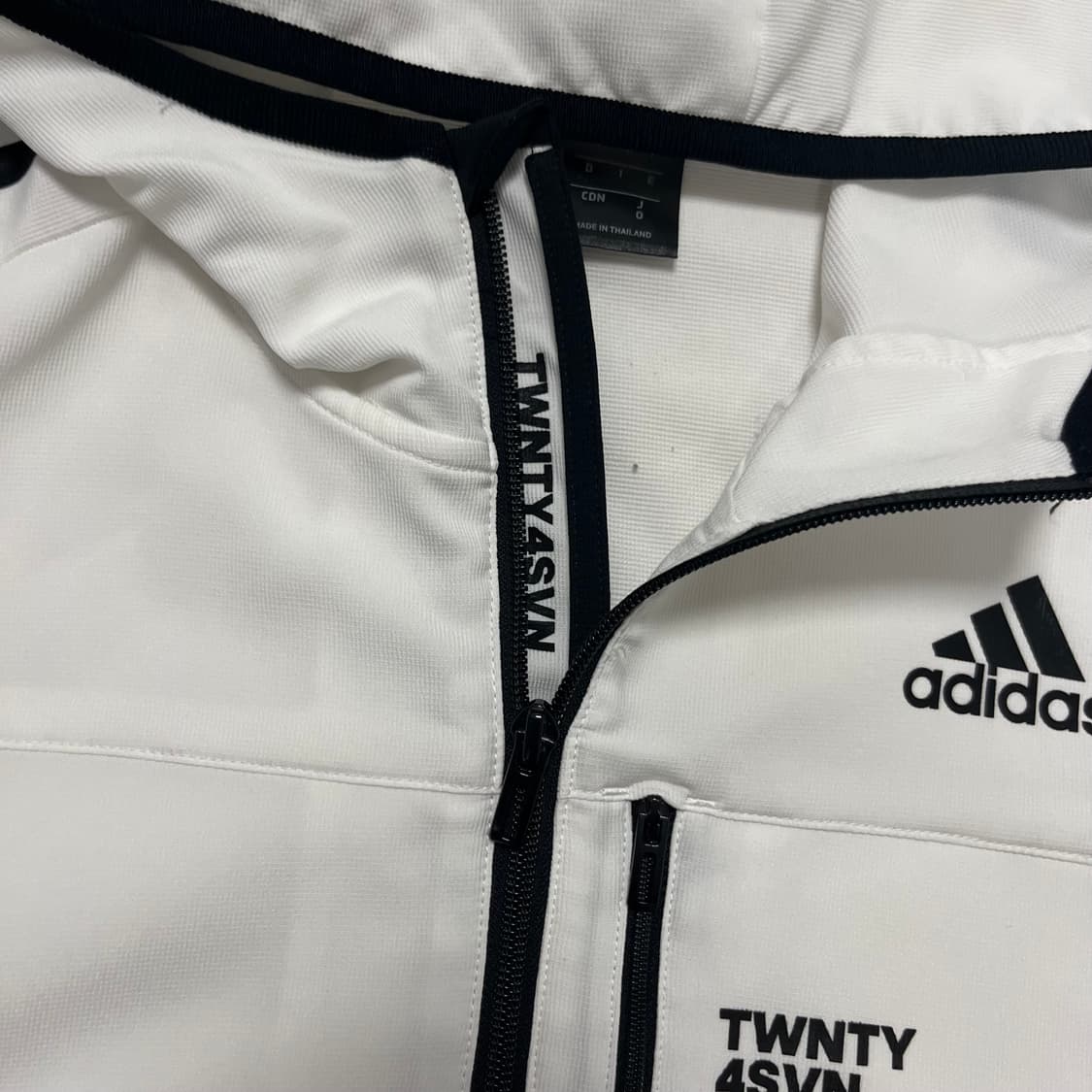 Adidas white windbreaker 상품이미지6