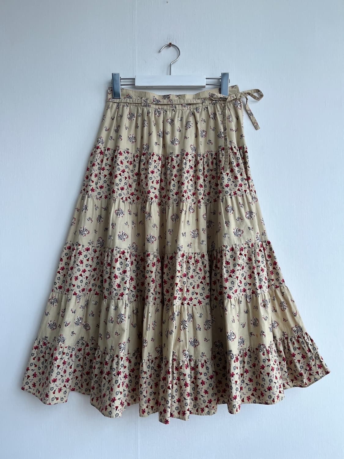 베이지 플라워 패치워크 티어드 롱스커트 상품이미지1
