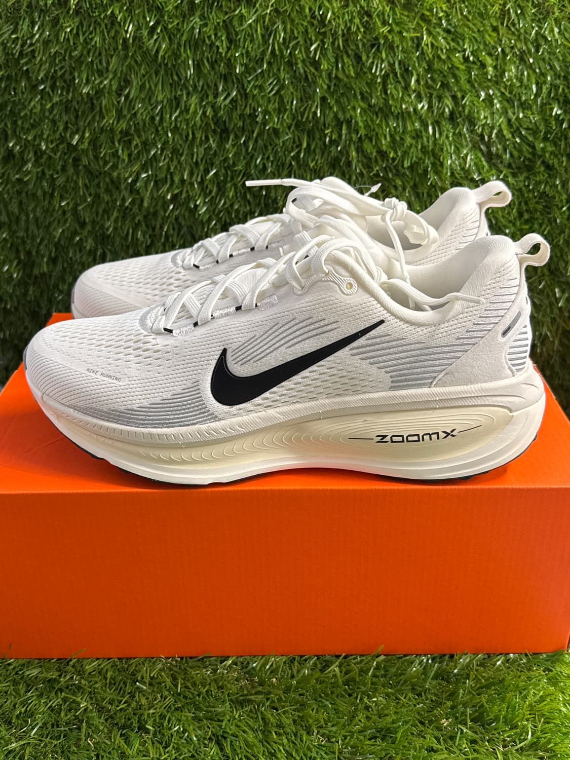 나이키 보메로 18 서밋 화이트 코코넛 밀크 상품이미지1