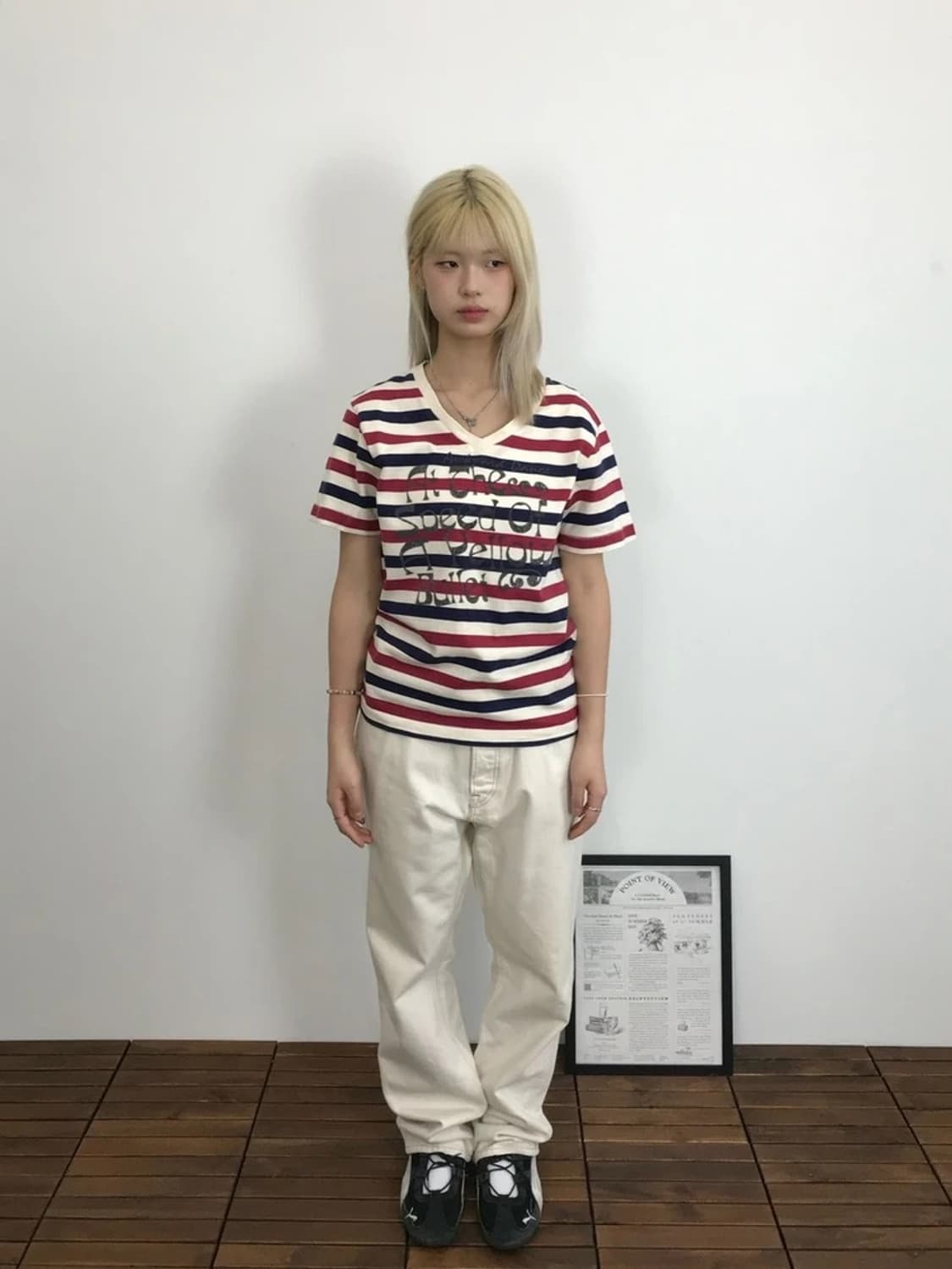 Global Work Stripe V-Neck Graphic Tee 상품이미지1