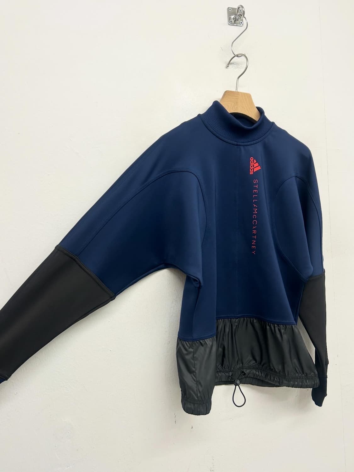 아디다스 스텔라맥카트니 블루 블랙 맨투맨 상품이미지2