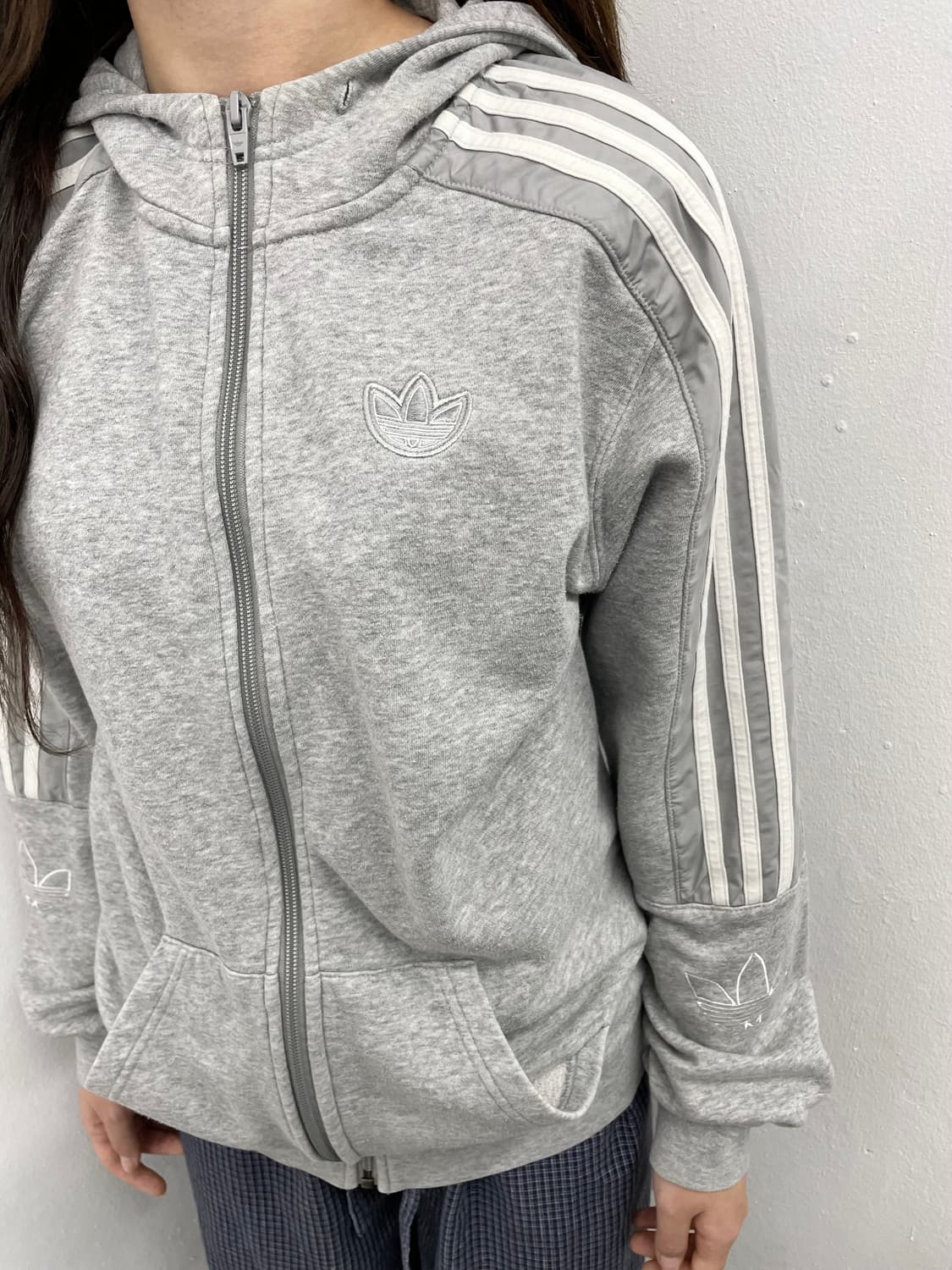 아디다스 그레이 로고 후드집업 상품이미지3