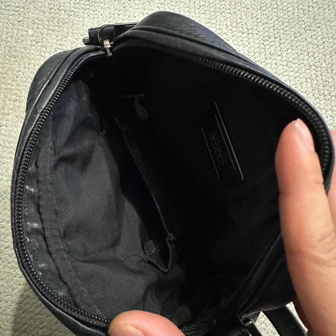 아르마니 Armani 카프스킨 크로스백 상품이미지8