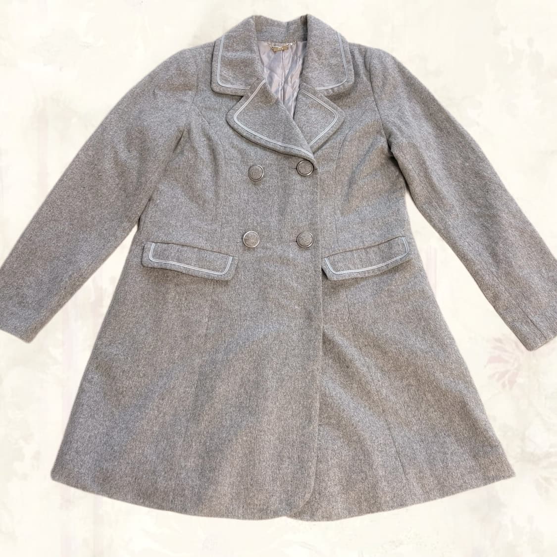 (이체시에눌) 플로르 세일러 카라 더블 버튼 단추 파이핑 디테일 코트 상품이미지1