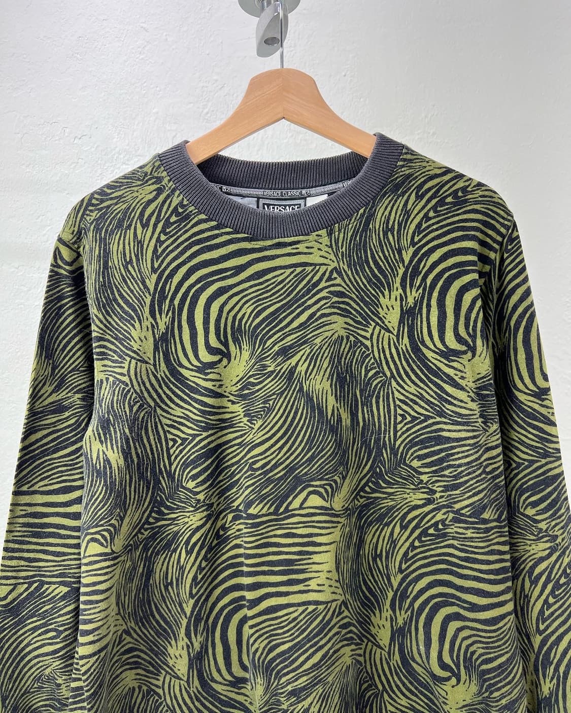 베르사체 클래식 V2 그린 패턴 롱슬리브  상품이미지4