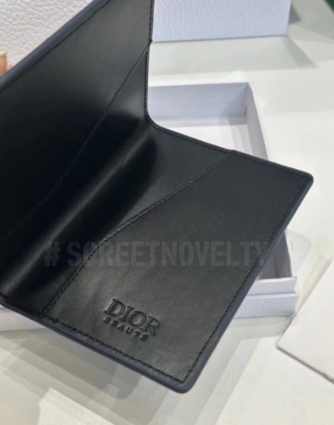 다올뷰티 여권지갑 여권홀더 블랙 디올 기프트 상품이미지6