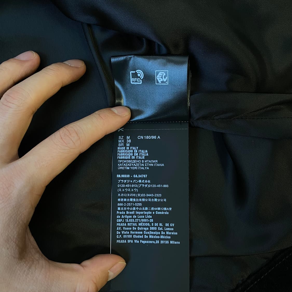 [M] 프라다 벨벳 데님 블루종 자켓 블랙 상품이미지8