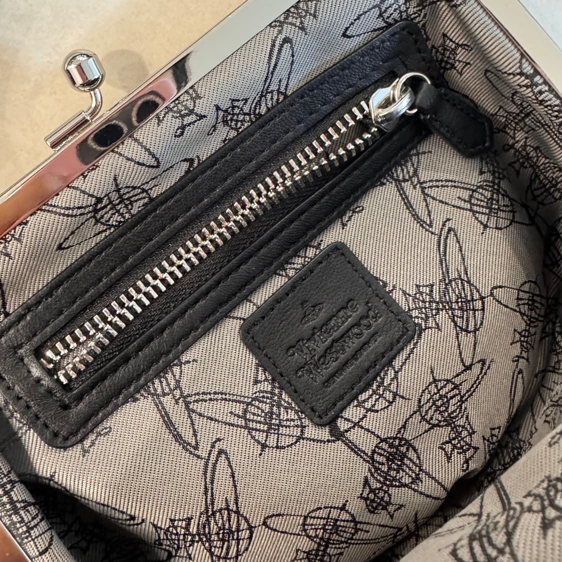 비비안웨스트우드 엠마 펄스백 상품이미지5