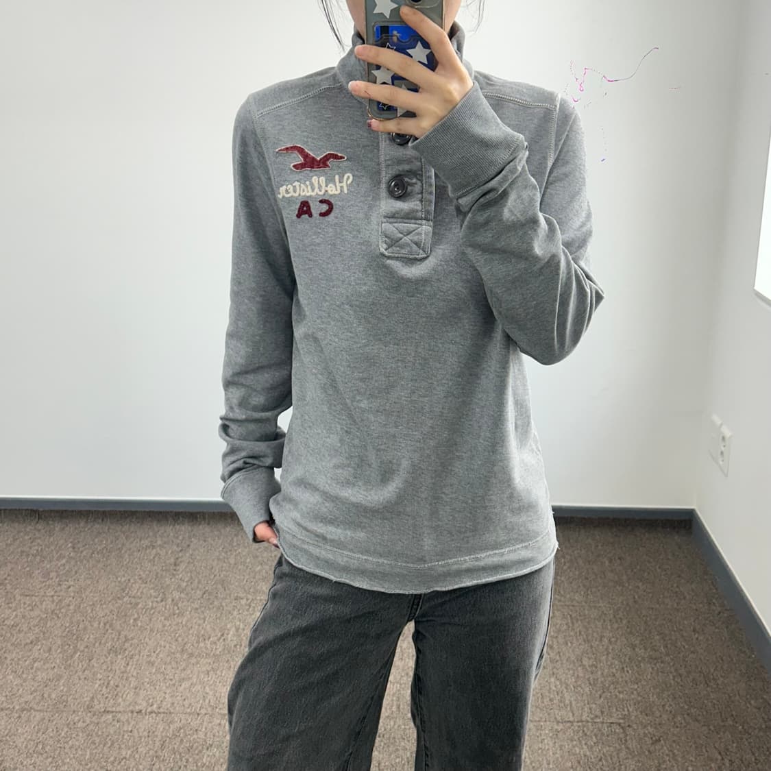 Hollister 홀리스터 하이넥 백포인트 자수 그레이 롱슬리브 상품이미지2