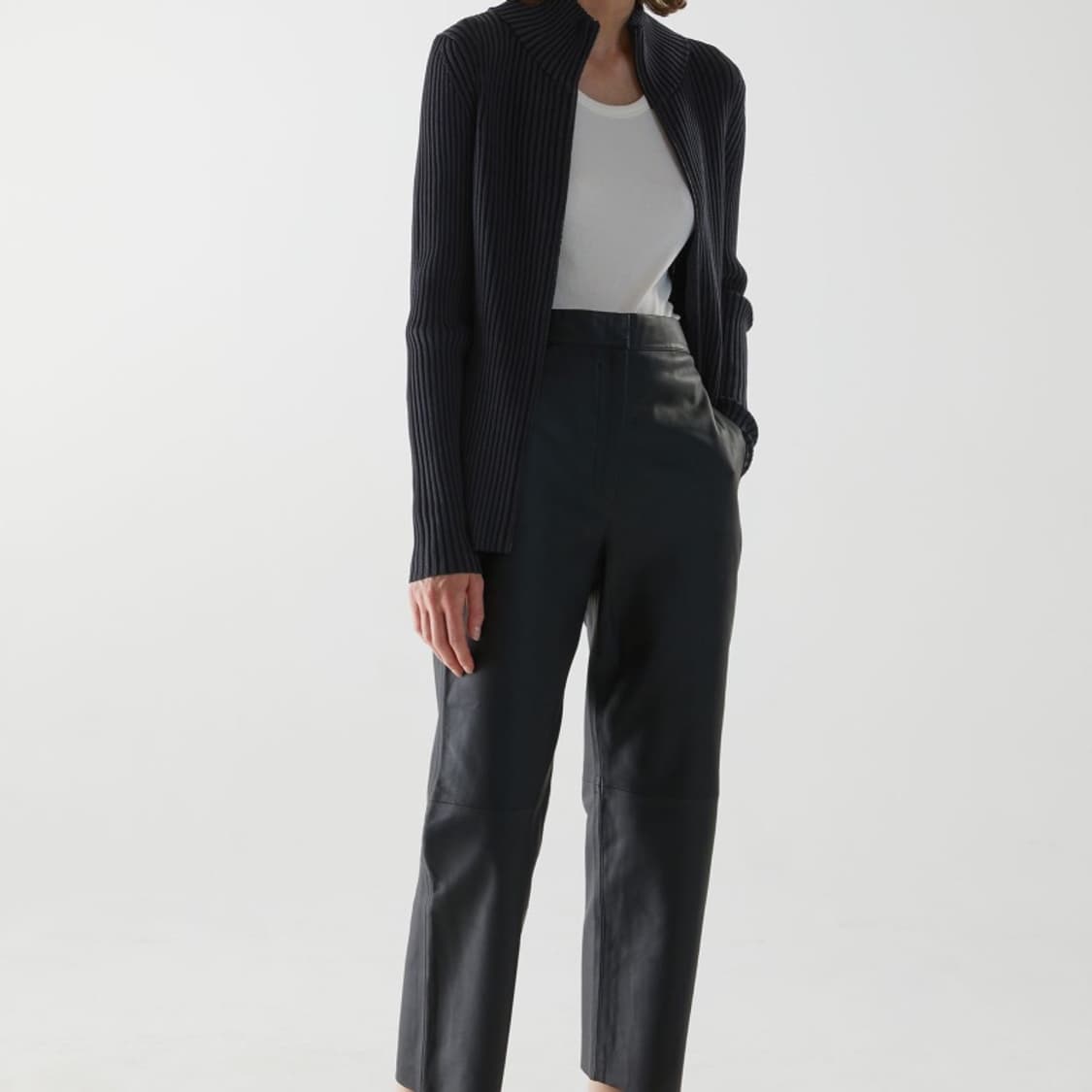 코스 리브드 니티드 집업 자켓 (네이비) 상품이미지2