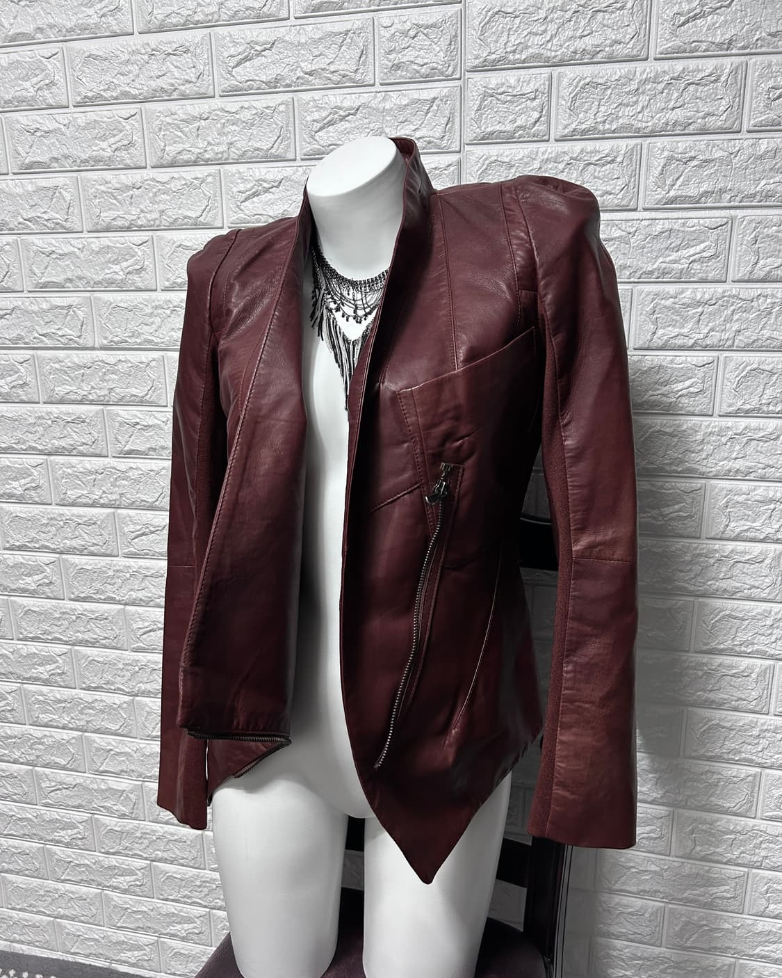 비대칭 업사이드 다운 지퍼 레더 자켓 상품이미지4