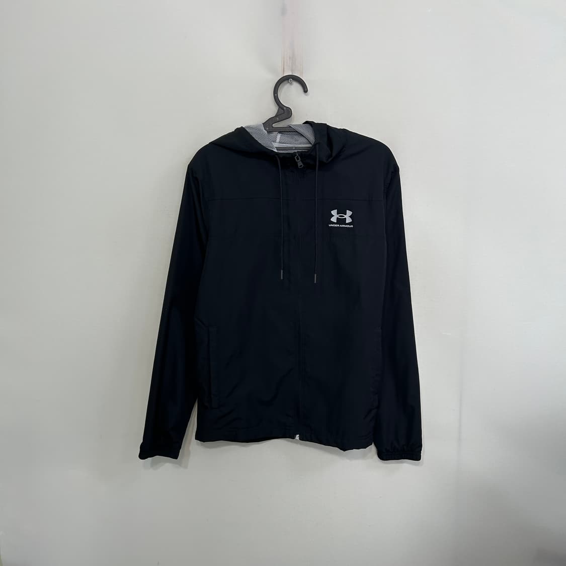 언더아머 블랙 후드 바람막이 M 상품이미지1