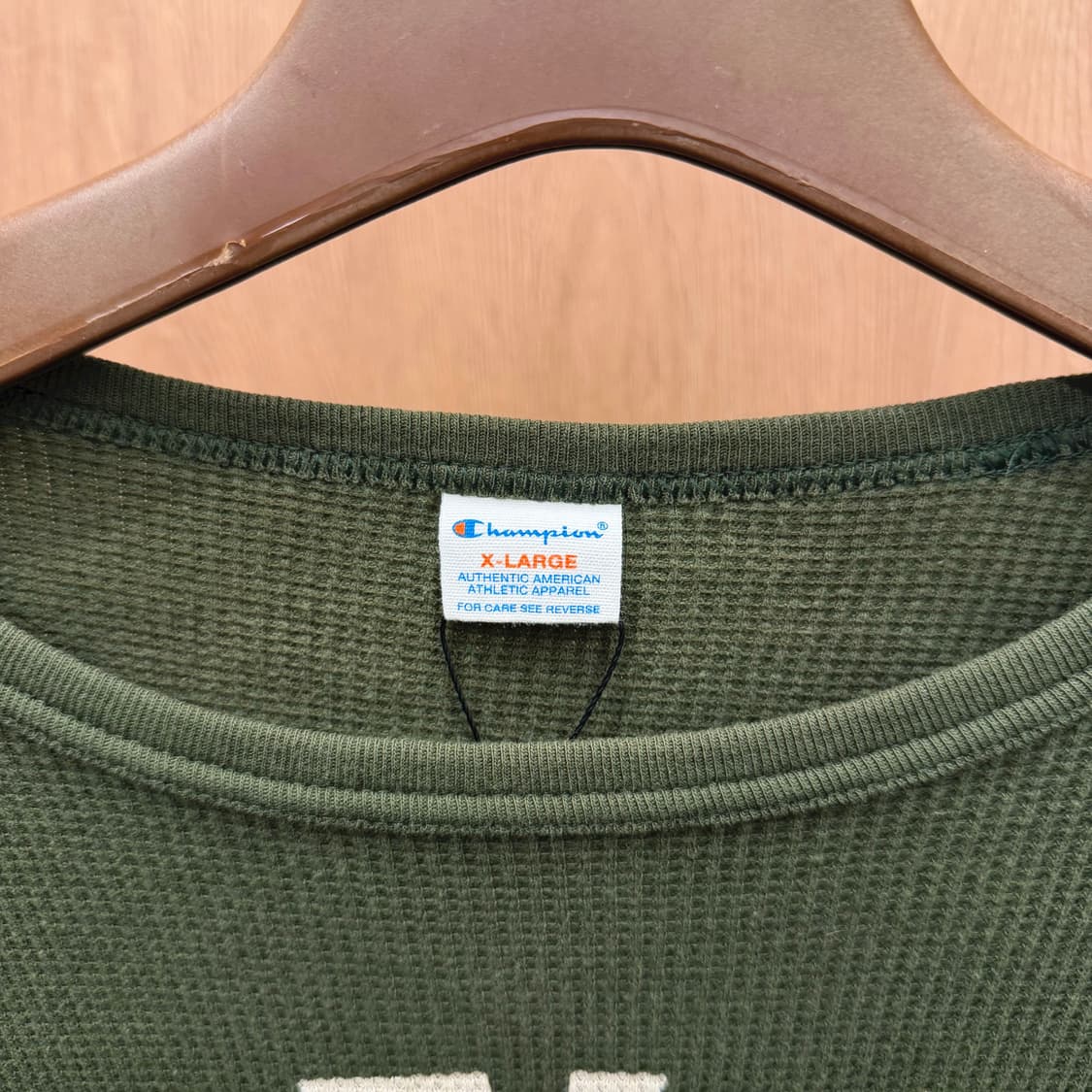 챔피온 롱슬리브 와플 니트 티셔츠 소매 로고 패치 디테일 레귤러핏 카키 상품이미지6