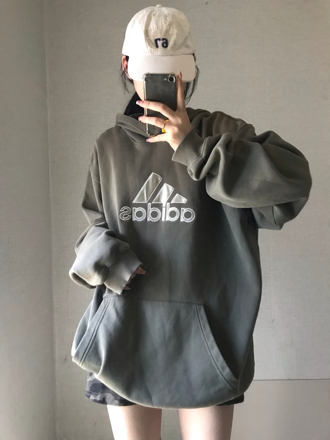 아디다스 00s 오버핏 카키 후드티 상품이미지2